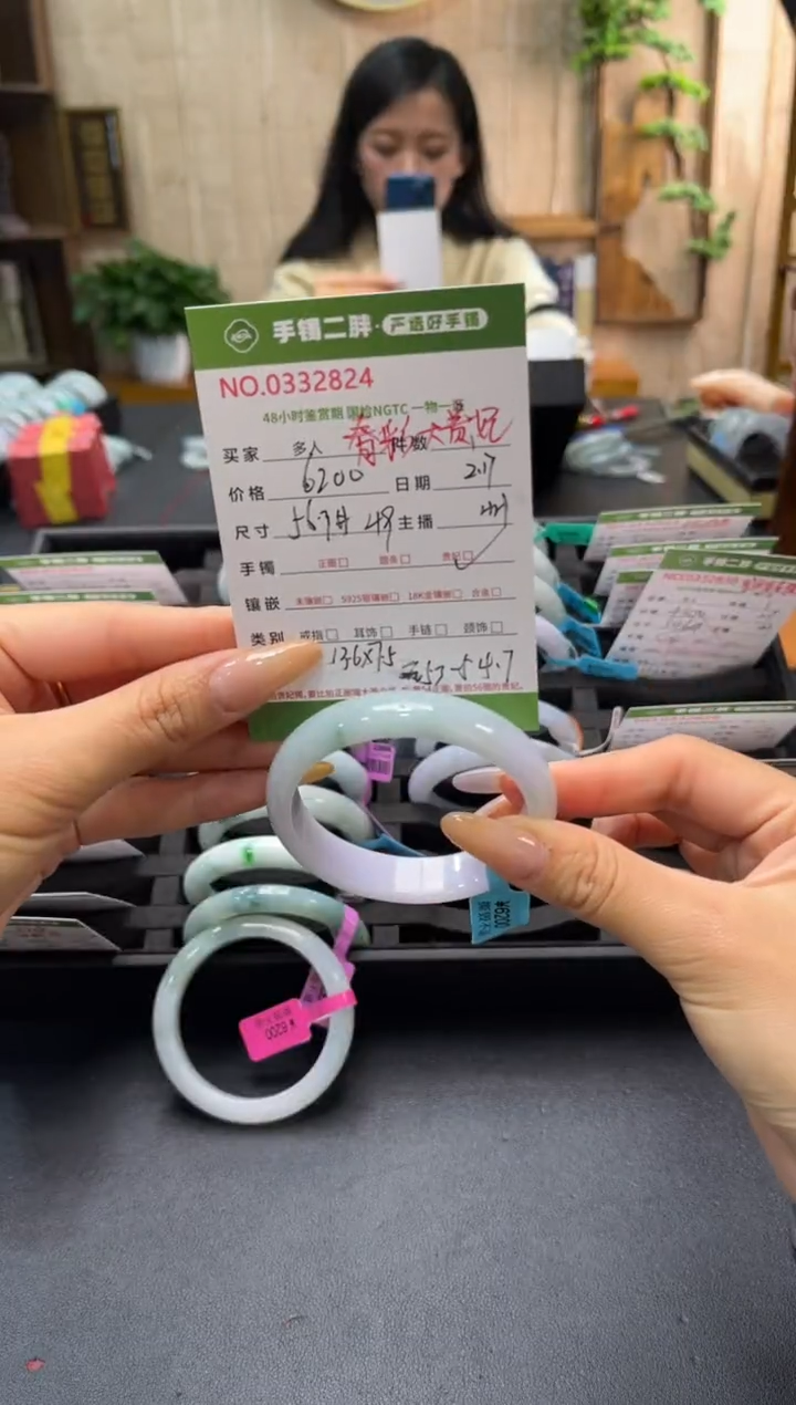 【闪购商品】翡翠手镯（贵妃镯）未镶嵌多人