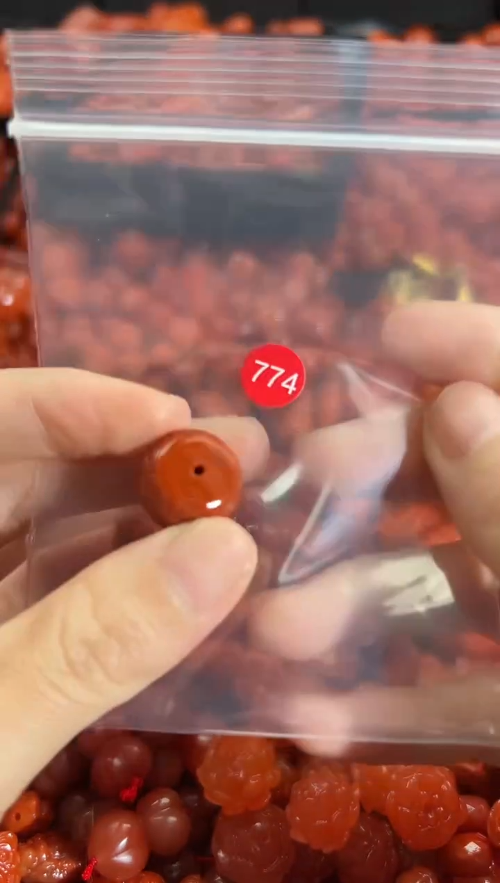 颈饰未镶嵌南红玛瑙1