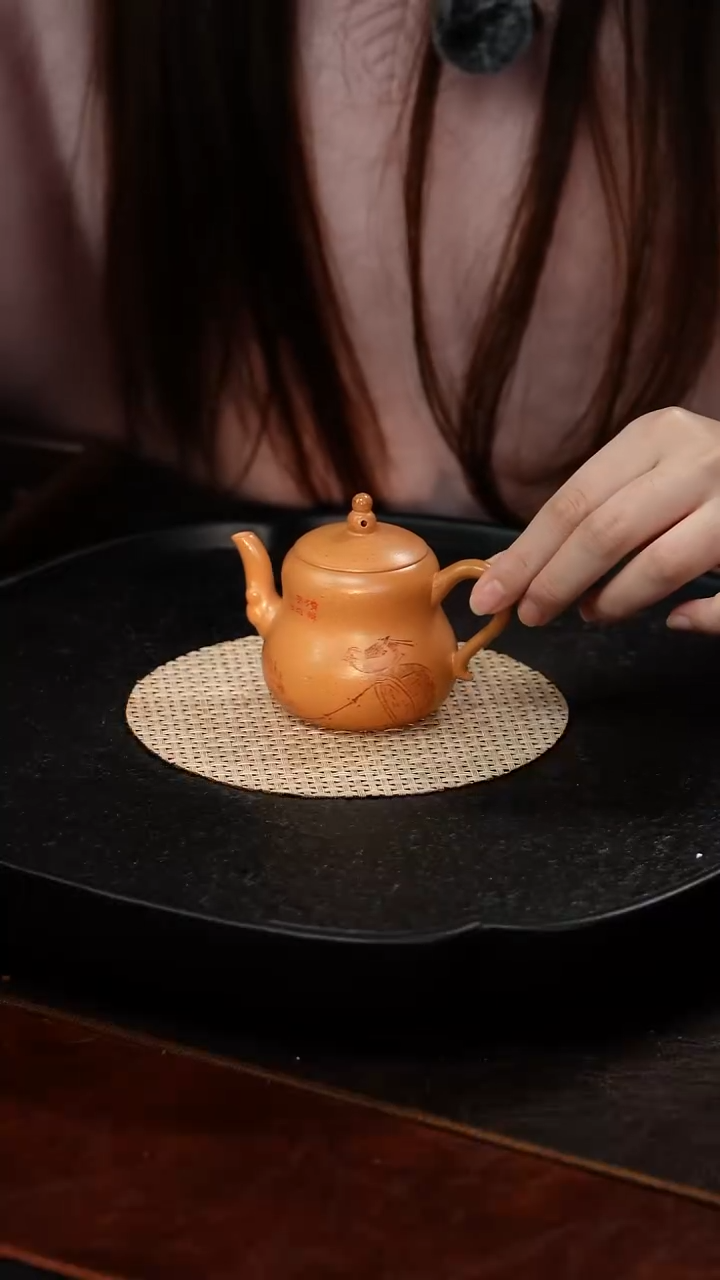 茶壶紫砂工堂 葫芦28 老宕口黄金段 120毫升