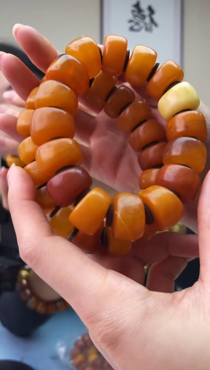 琥珀未镶嵌珠宝奇石T052 18微瑕假一罚十，多样性发一件