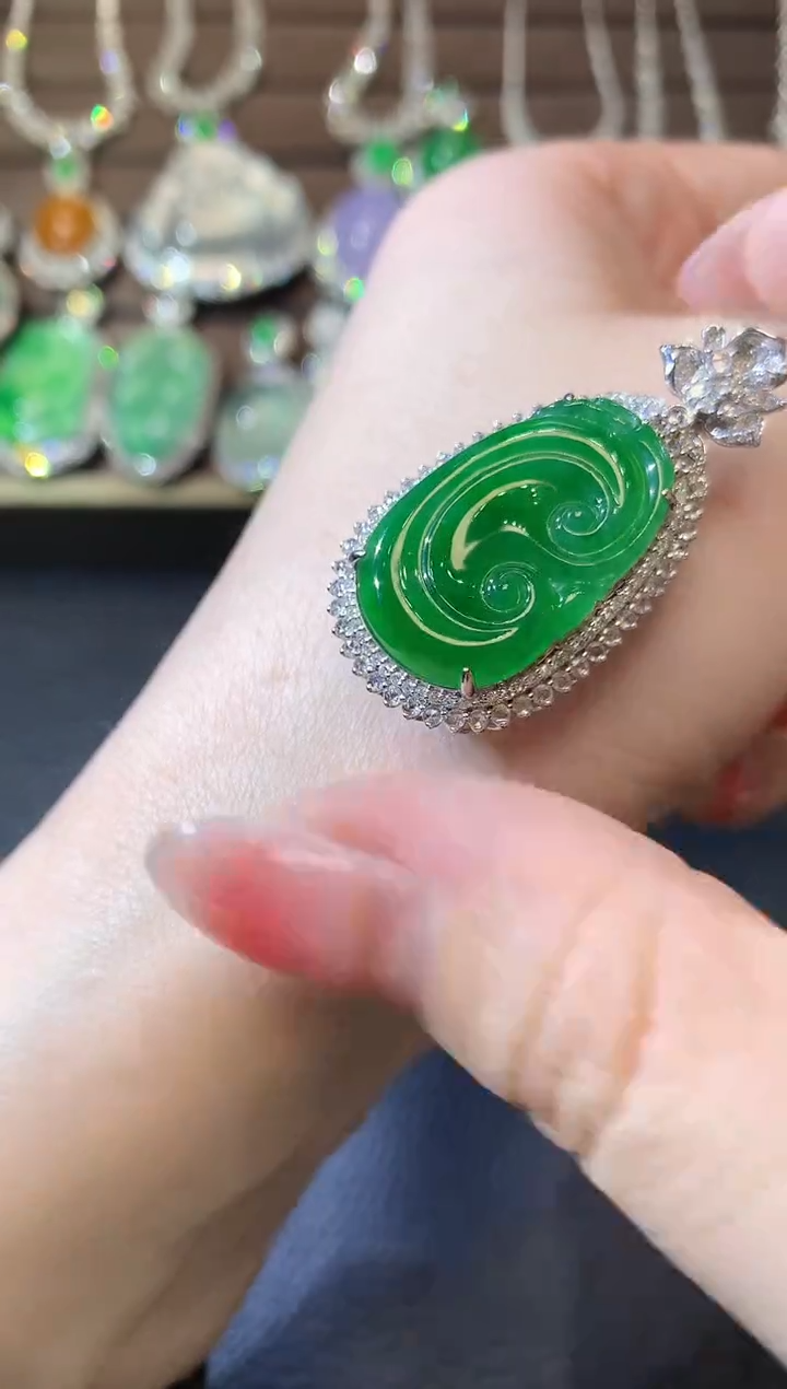 【闪购商品】翡翠吊坠(不含链)18K金镶嵌A96 