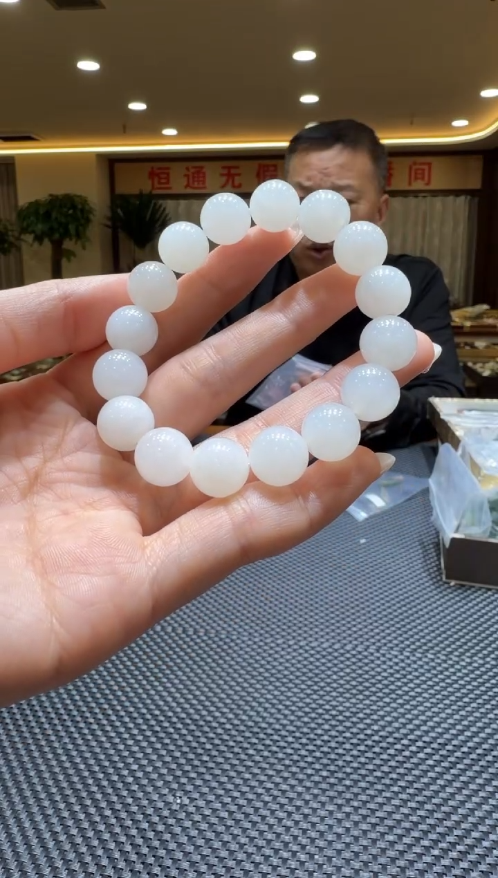 颈饰未镶嵌和田玉手串