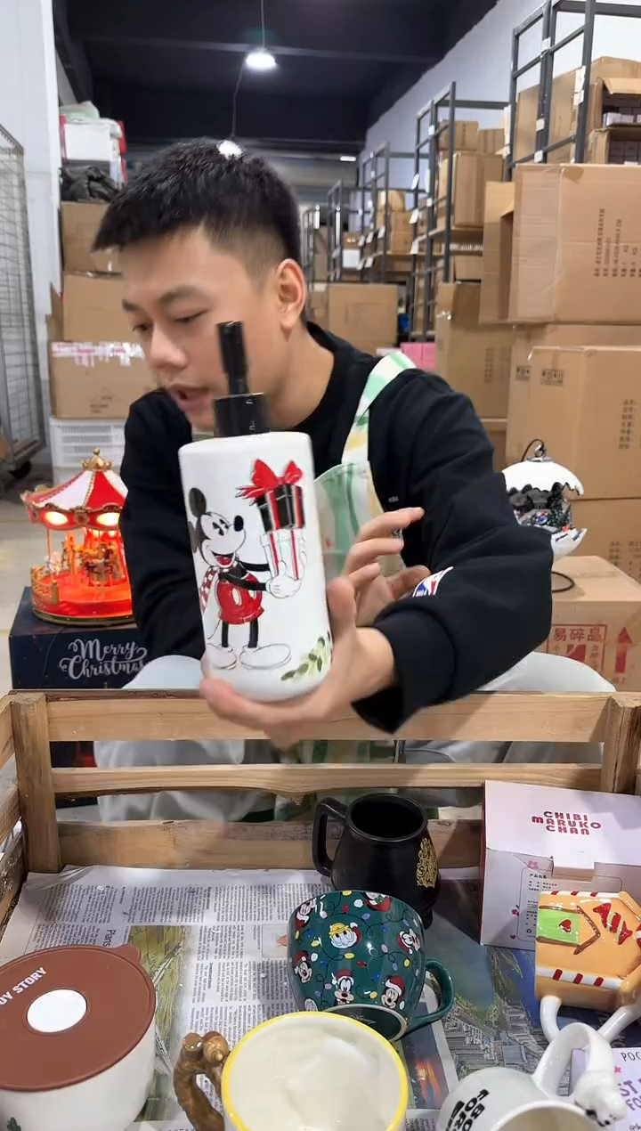 瓷片米奇圆筒按压瓶