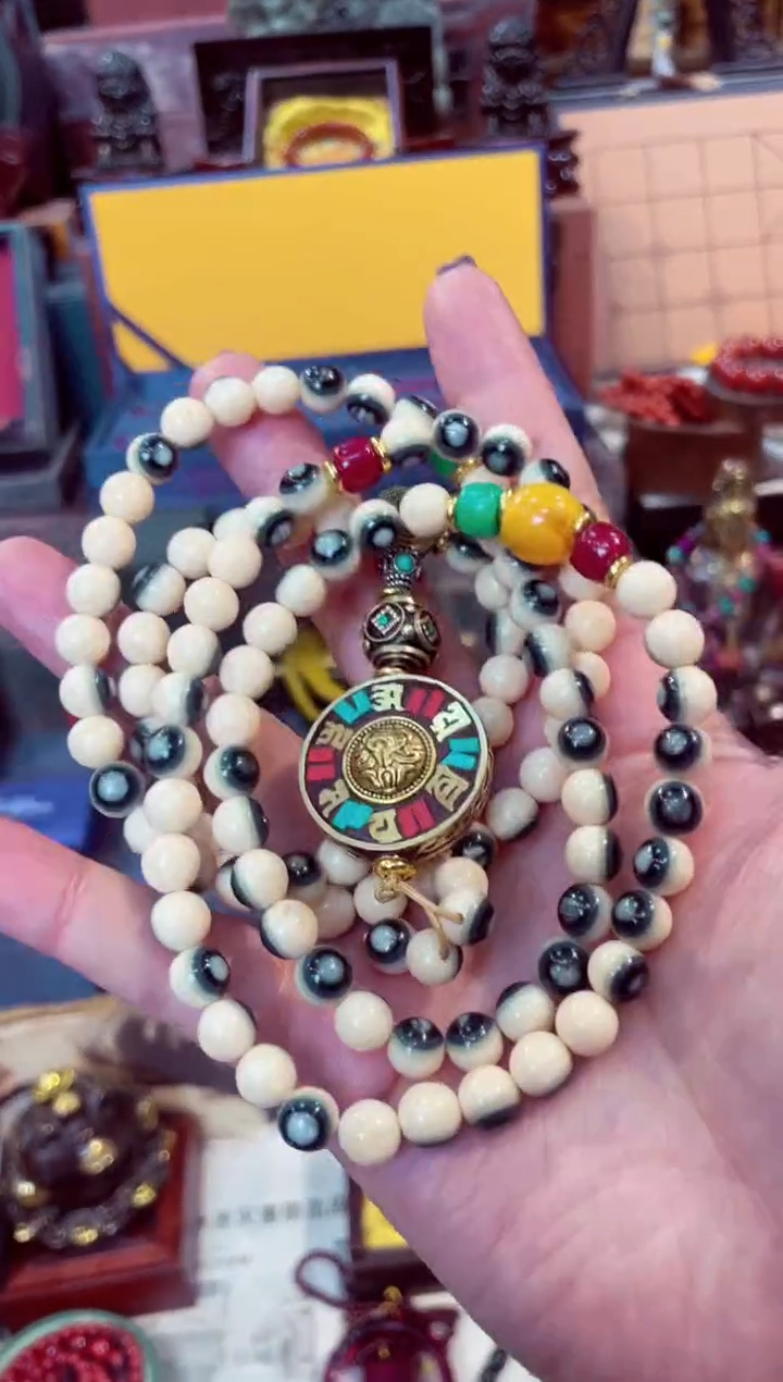 【闪购商品】蓝眼项链            