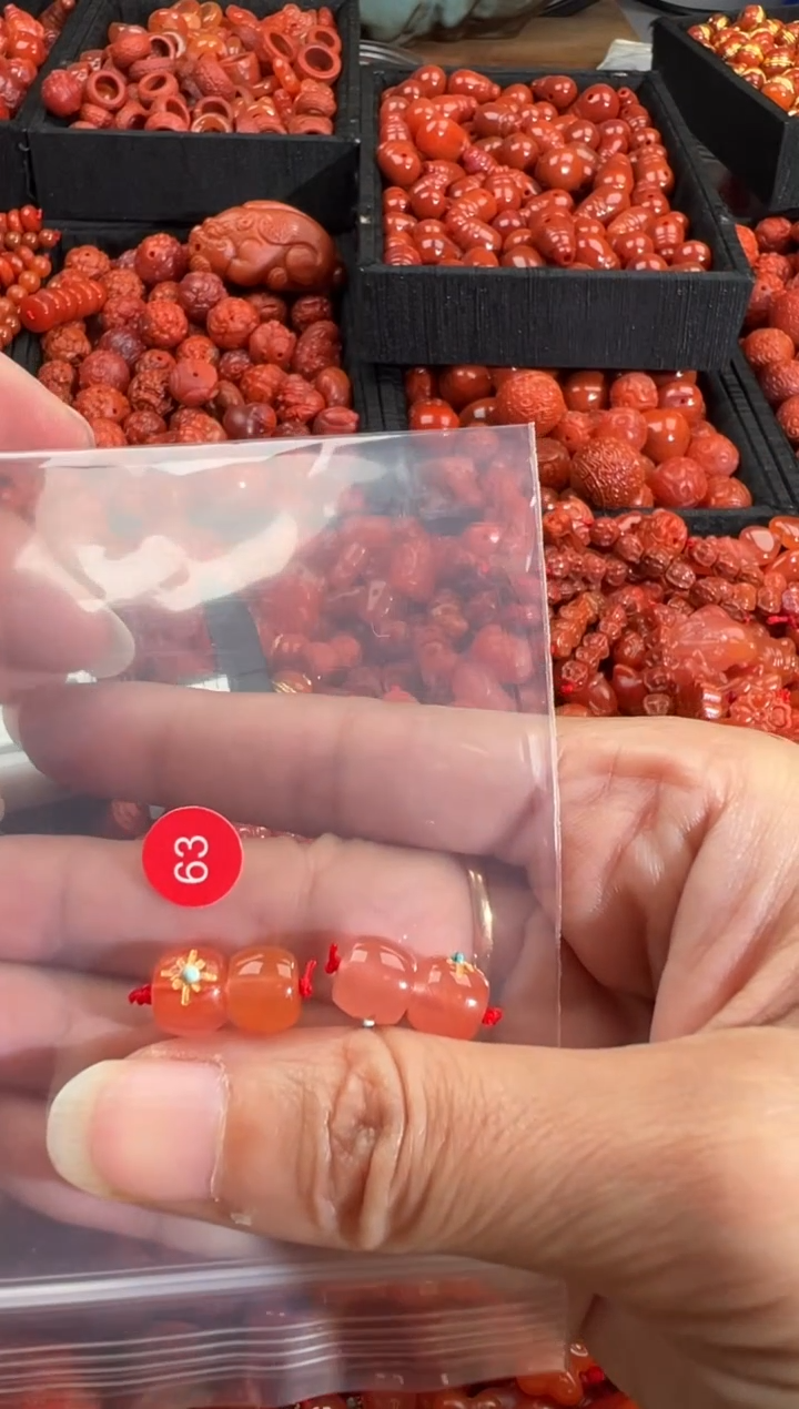 南红玛瑙未镶嵌颈饰1