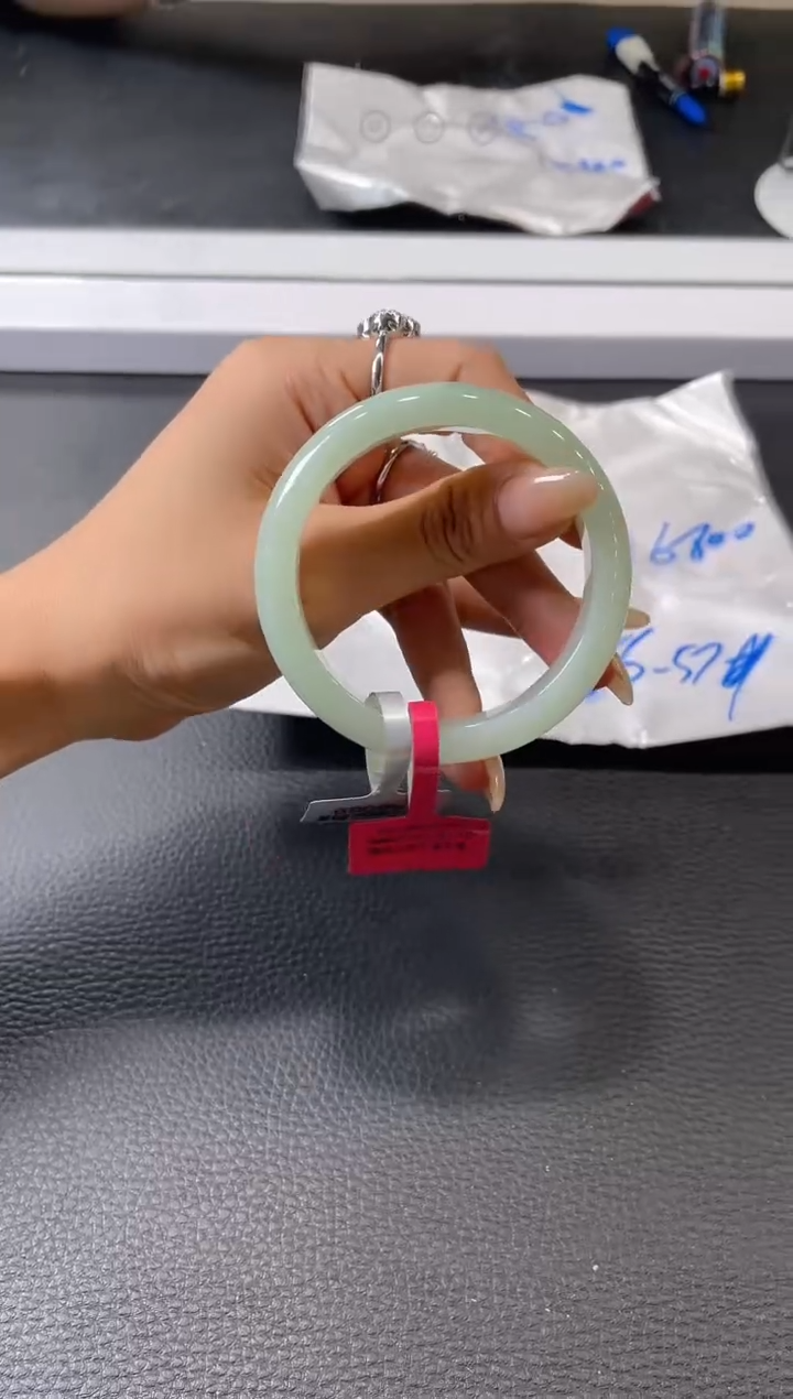 【闪购商品】翡翠手镯未镶嵌手镯