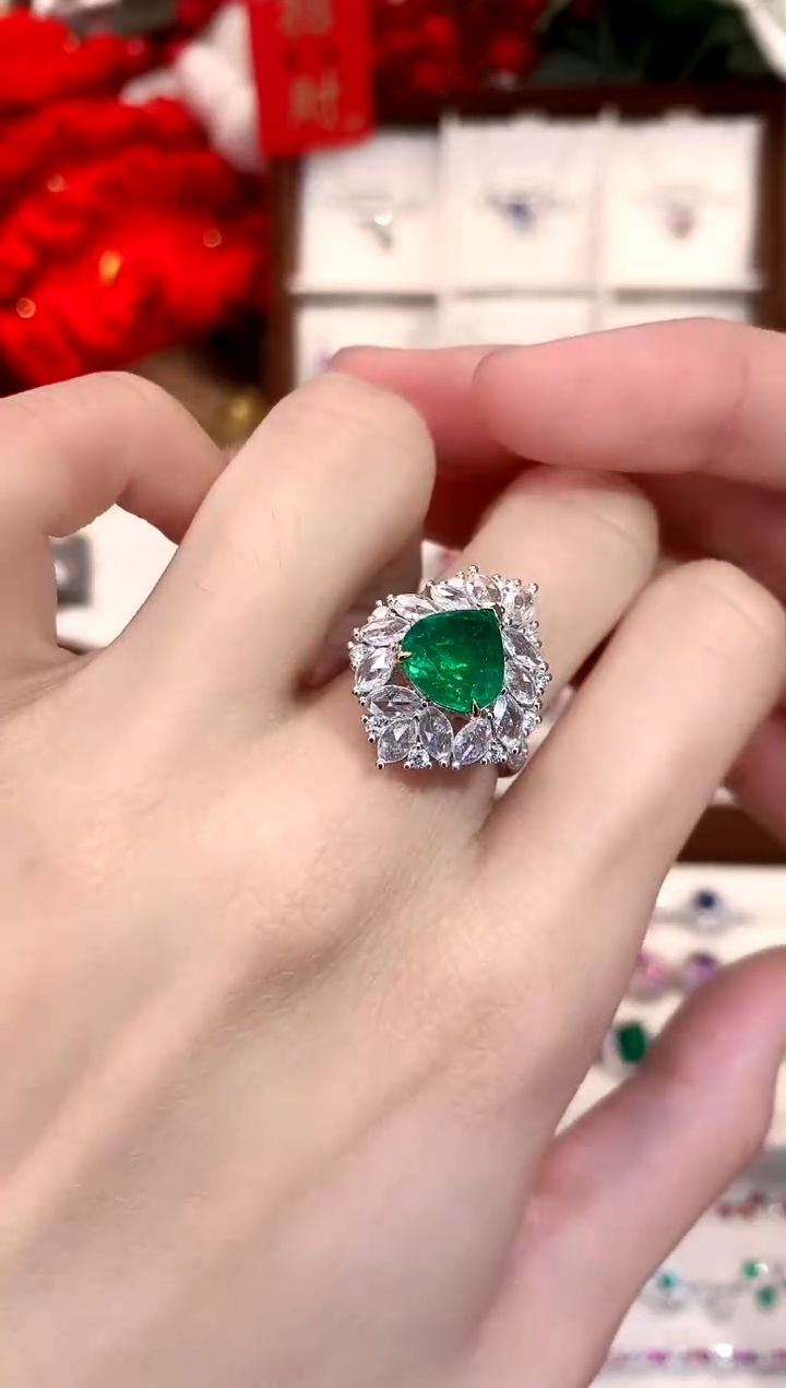 【闪购商品】祖母绿戒指18K金镶嵌2.8ct/天然宝石/七天无理由