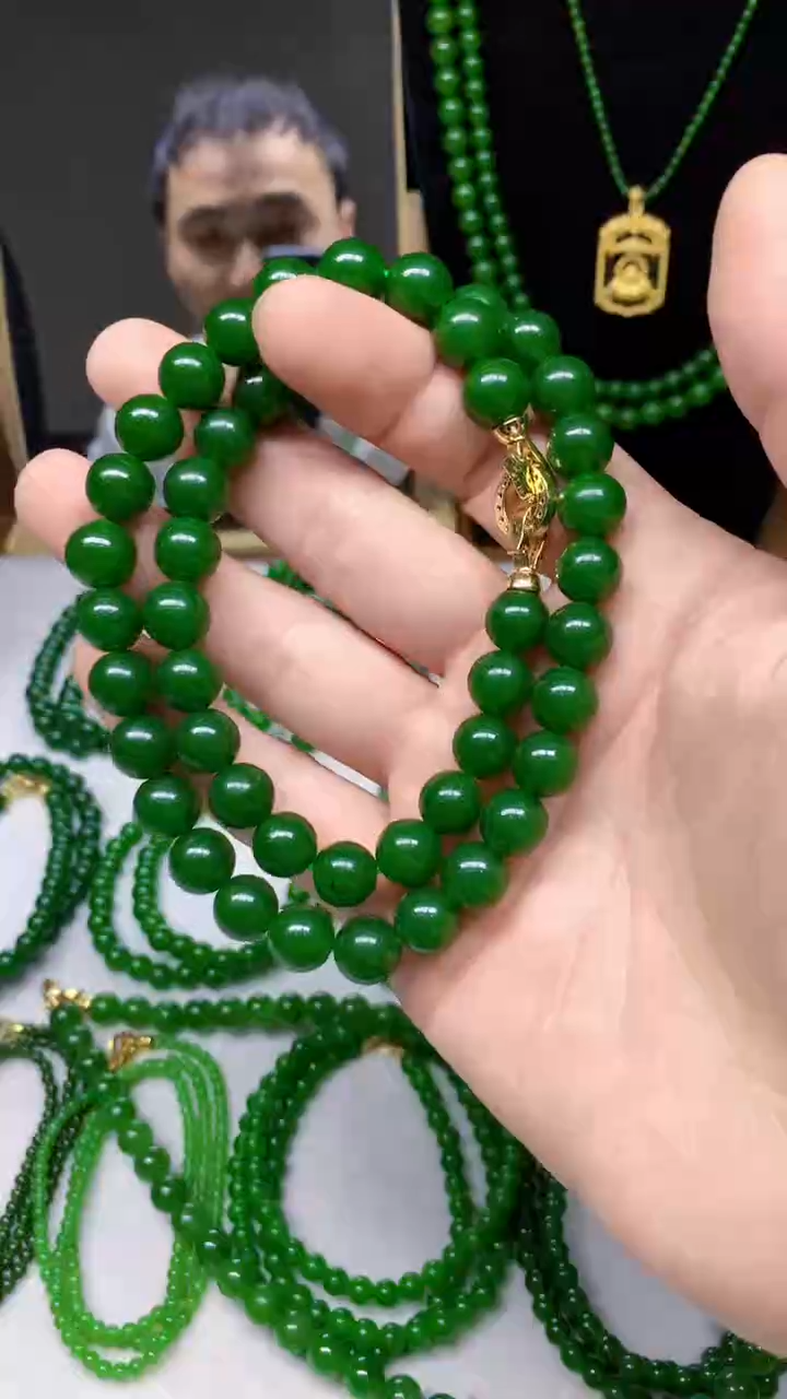 和田玉（碧玉）未镶嵌项链卡10的菠菜绿