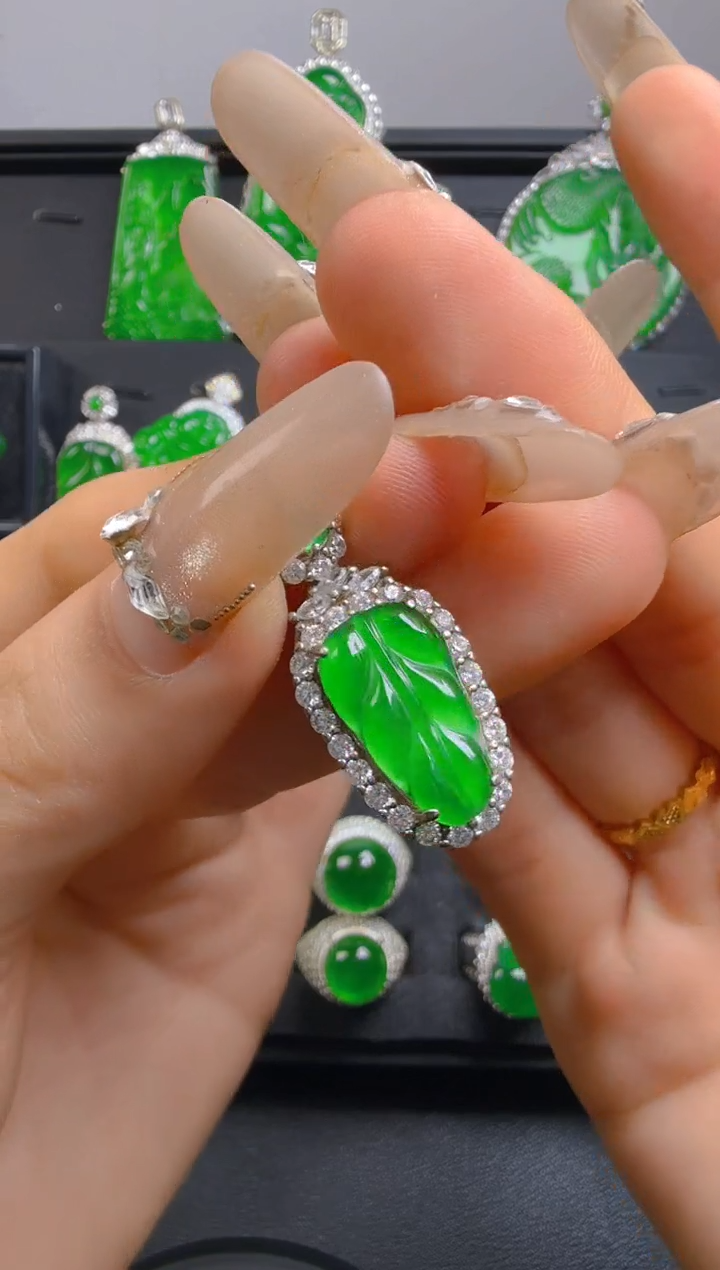 翡翠银S925镶嵌吊坠(赠链)叶子吊坠