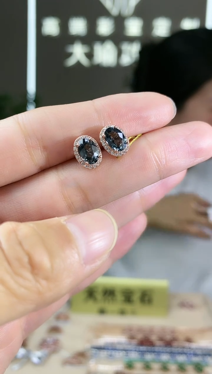 【闪购商品】尖晶石耳饰银S925镶嵌耳饰