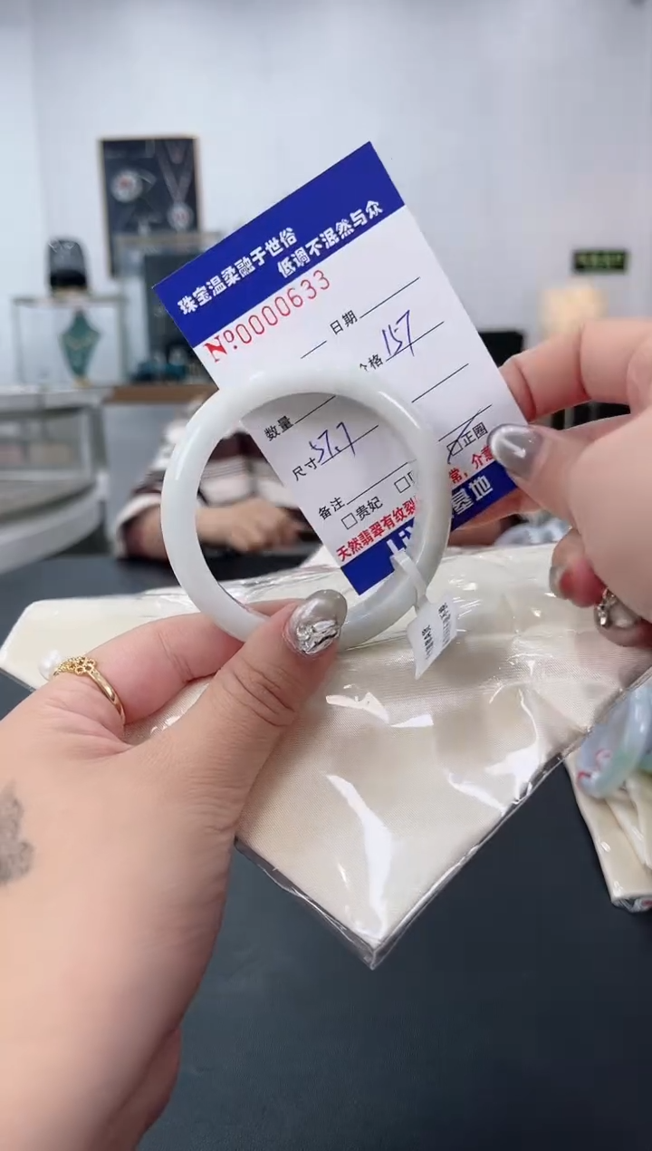 【闪购商品】翡翠手镯未镶嵌天然翡翠A货