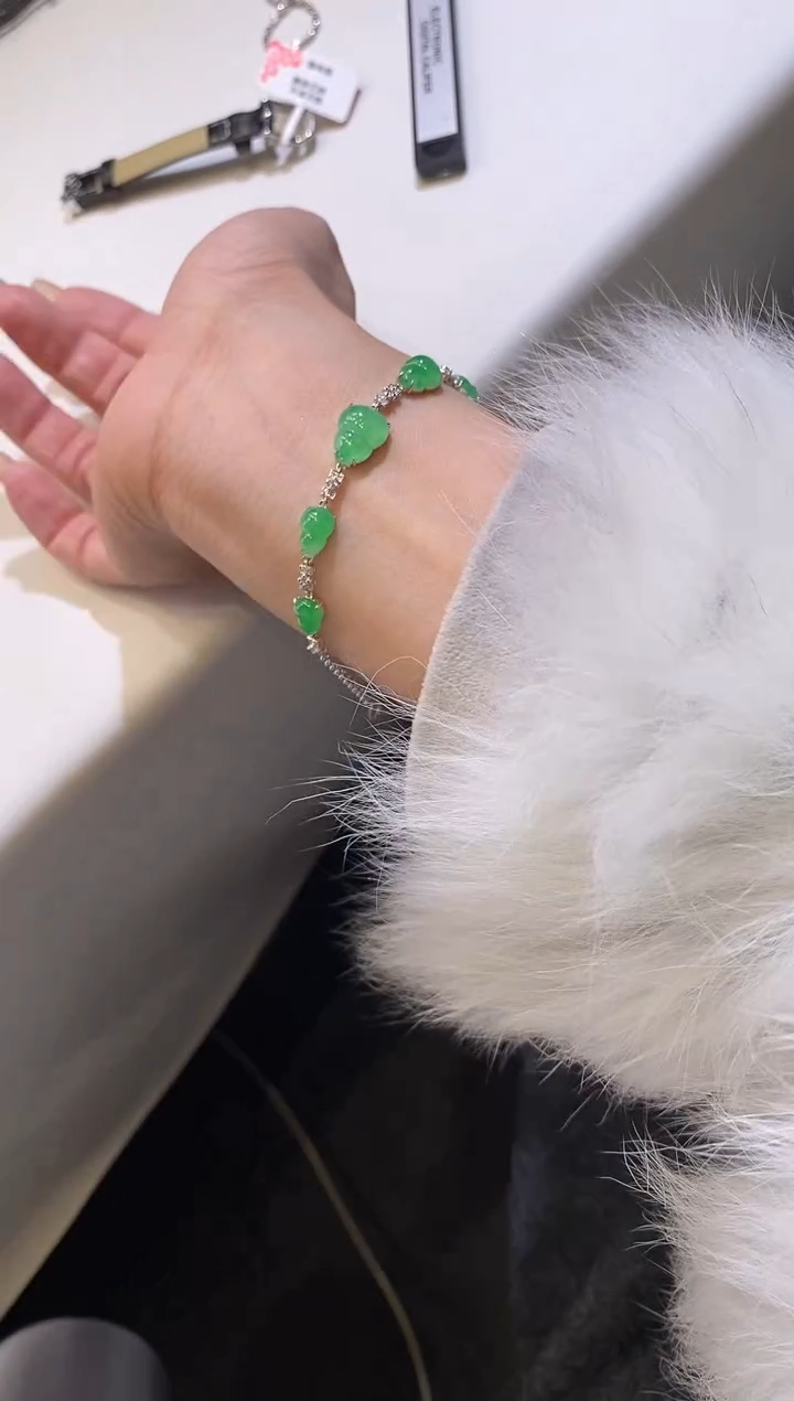 18K金镶嵌手链翡翠手链