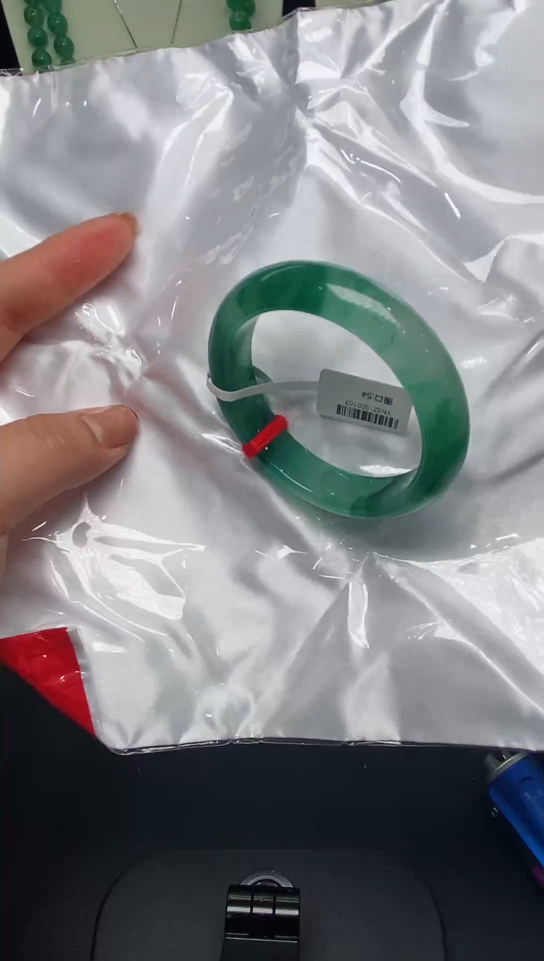 【闪购商品】石英质玉手镯未镶嵌高冰飘花非洲翠25