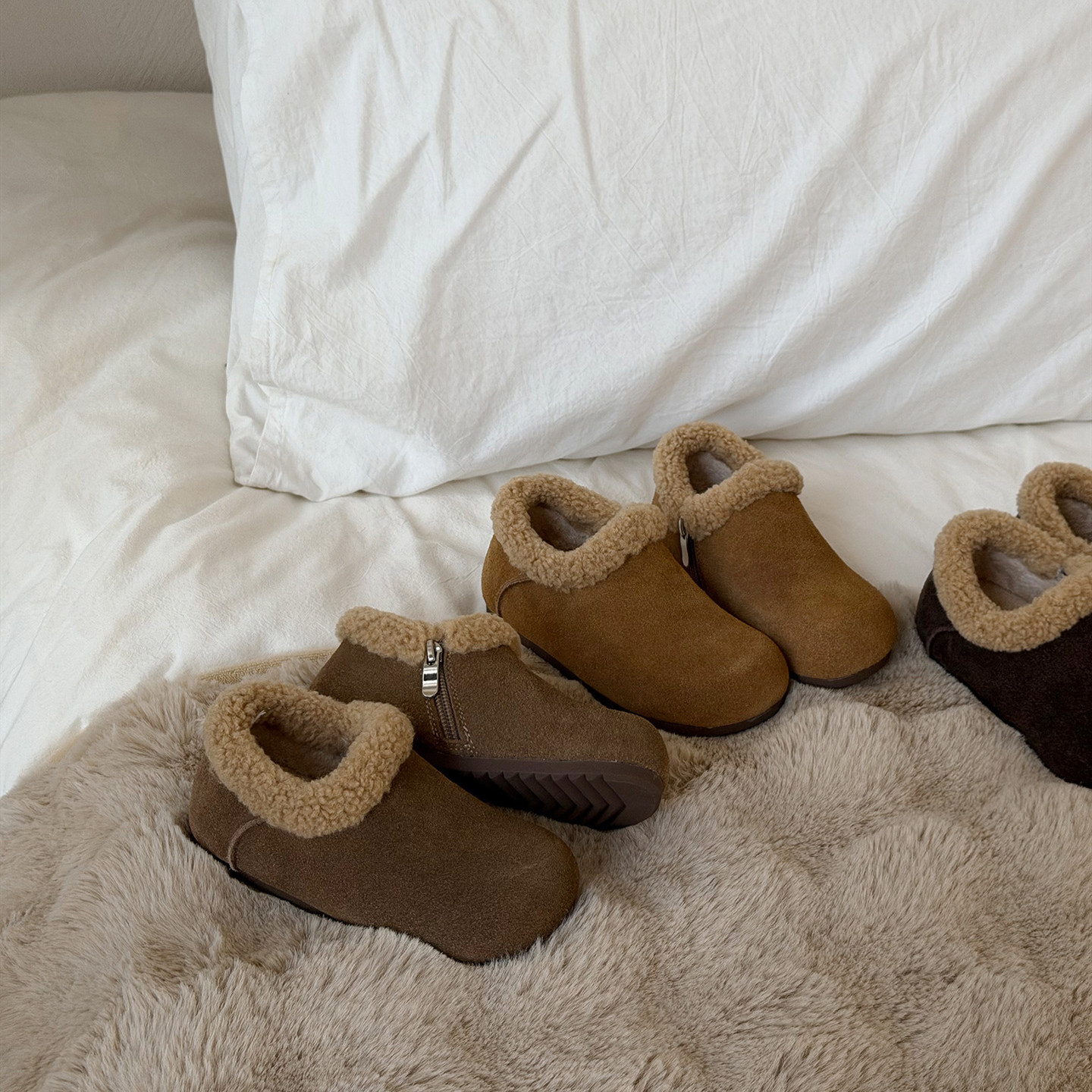 韩版儿童真皮仿羊羔毛加绒勃肯鞋2025冬季新款宝宝保暖毛毛鞋棉鞋