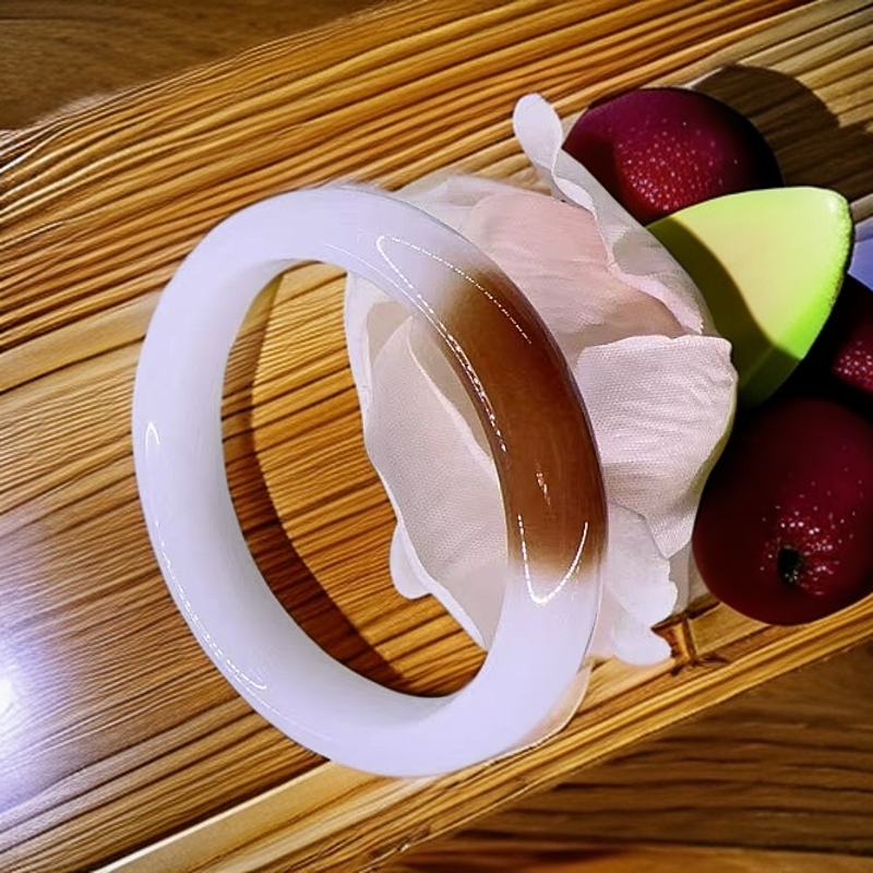 天然和田玉一口糖高端手镯