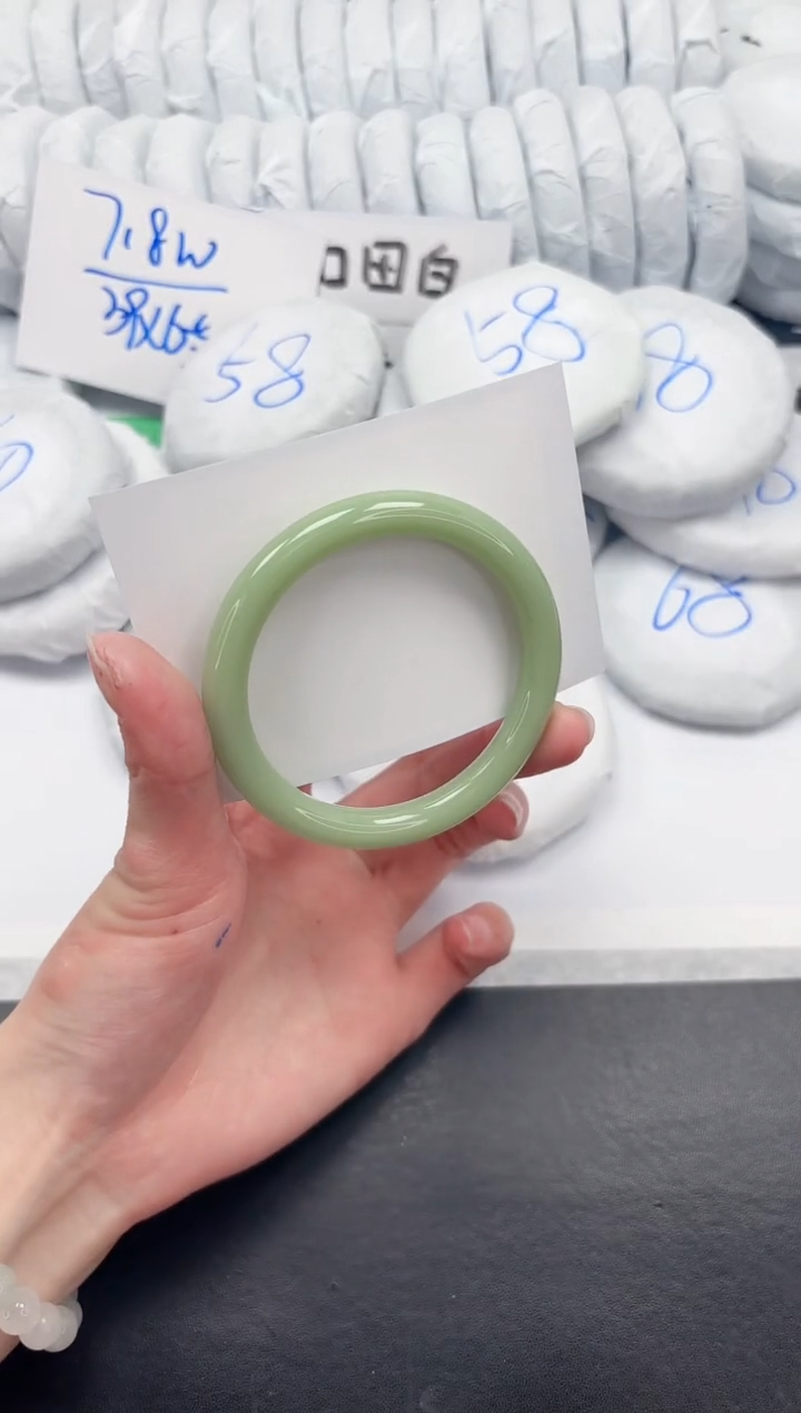 【闪购商品】石英质玉手镯未镶嵌580-57.8