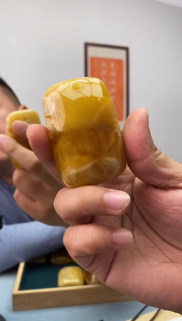 琥珀未镶嵌珠宝奇石假一罚十，发一件056