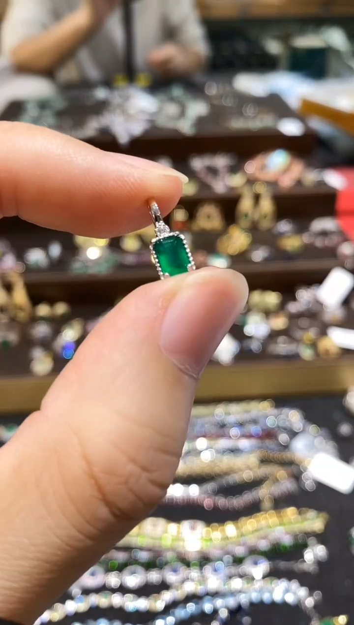 【闪购商品】祖母绿颈饰银S925镶嵌吊坠