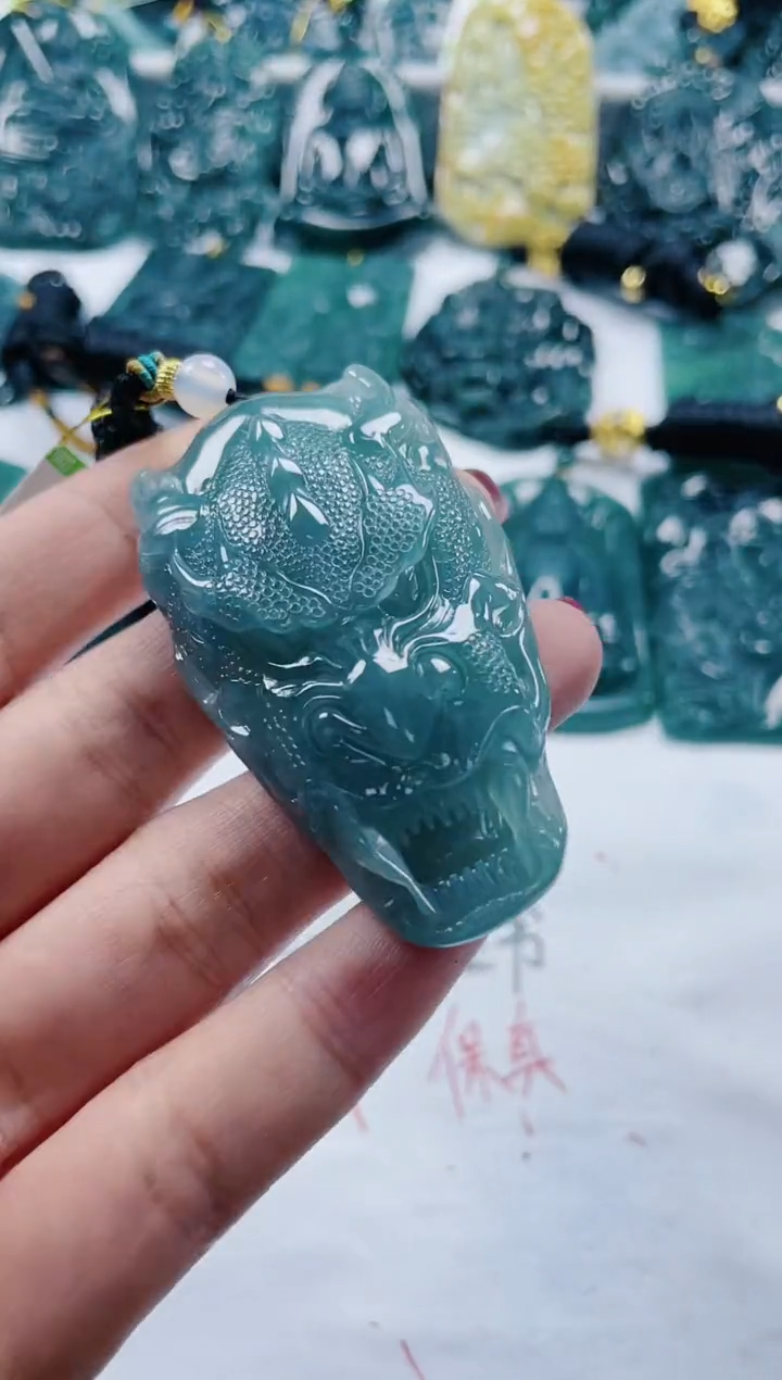 【闪购商品】翡翠颈饰未镶嵌            