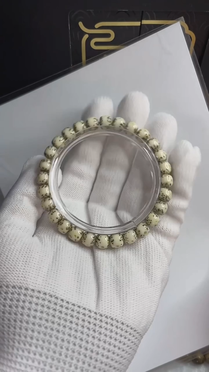 手串星月菩提小驼包8x7.a695