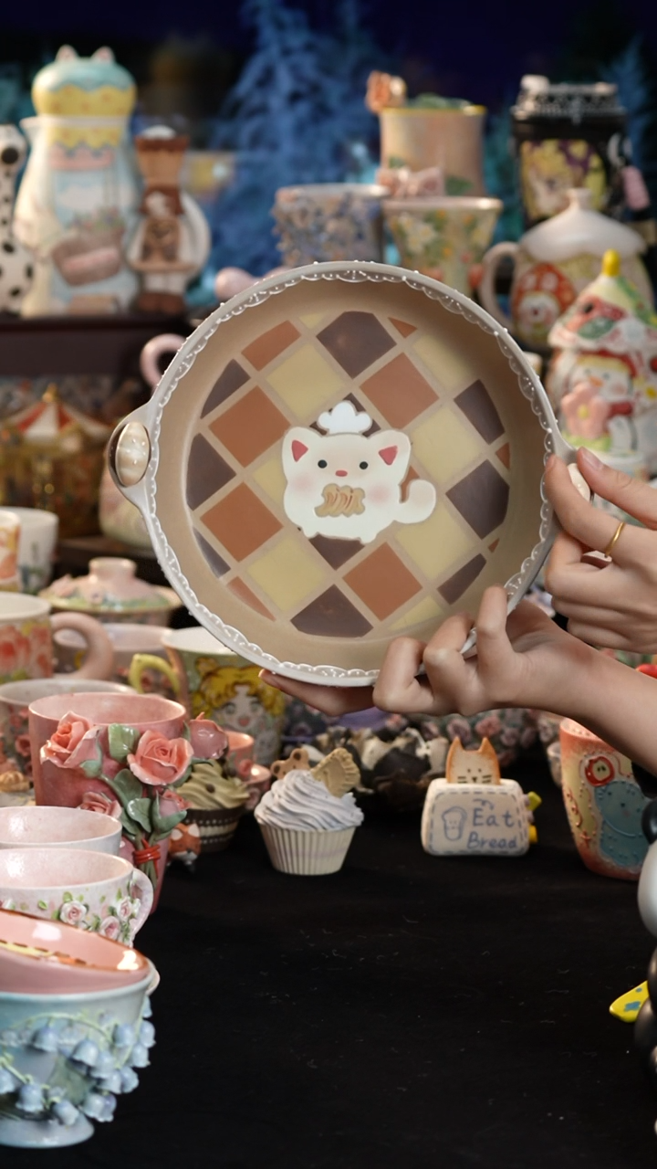 摆件陶景德镇釉下彩手绘设计师款陶瓷