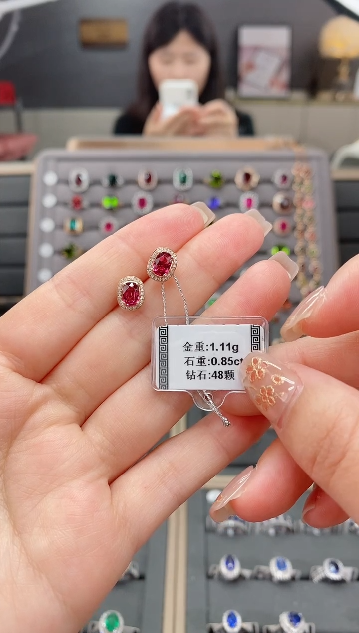 【闪购商品】碧玺耳饰18K金镶嵌0.85 配钻