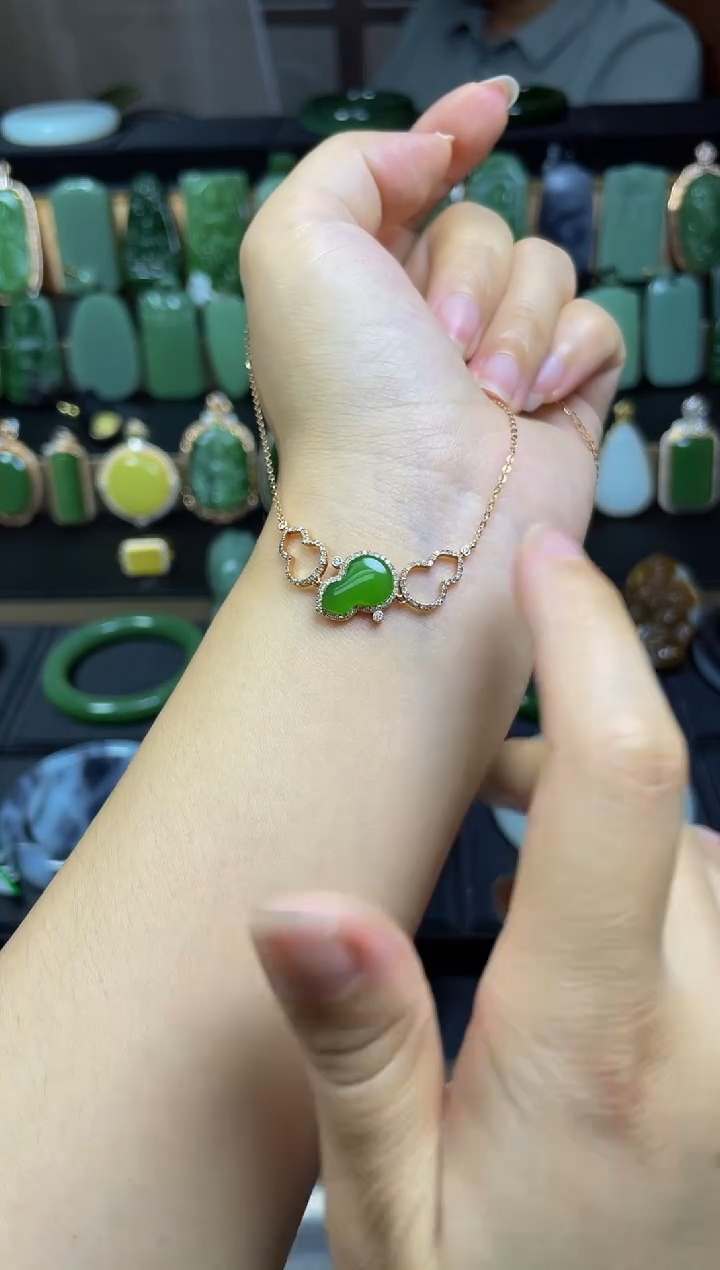 项链18K金镶嵌和田玉吊坠