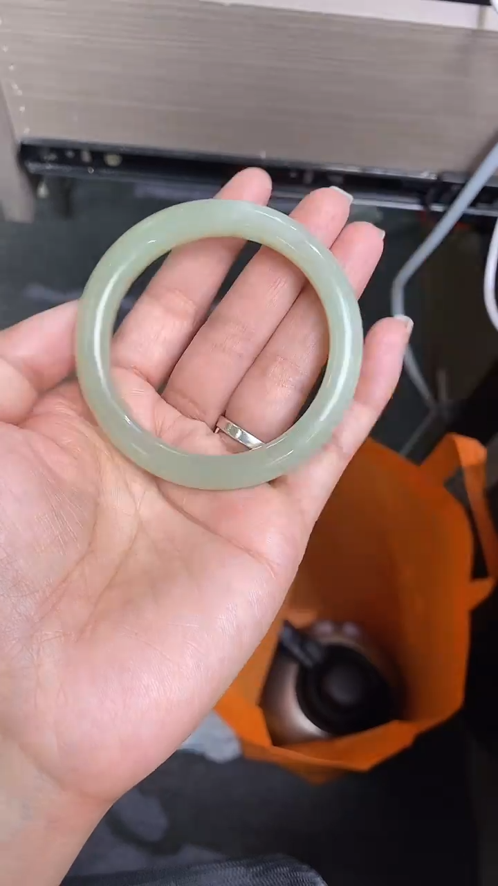 未镶嵌手镯和田玉56mm和田玉青海料手镯，有微包容