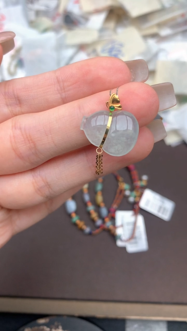 18K金镶嵌挂件翡翠一