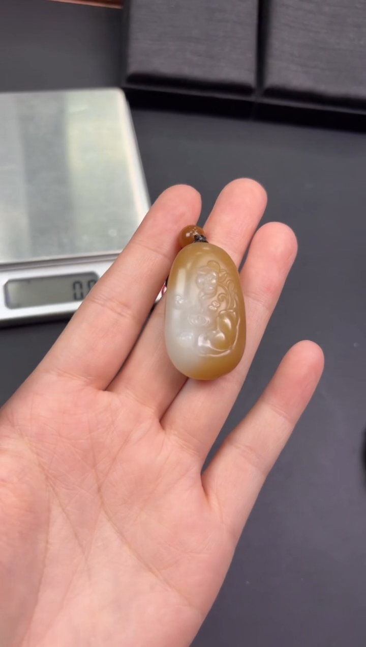 【闪购商品】和田玉吊坠(赠链)未镶嵌且末金山微色差吊坠