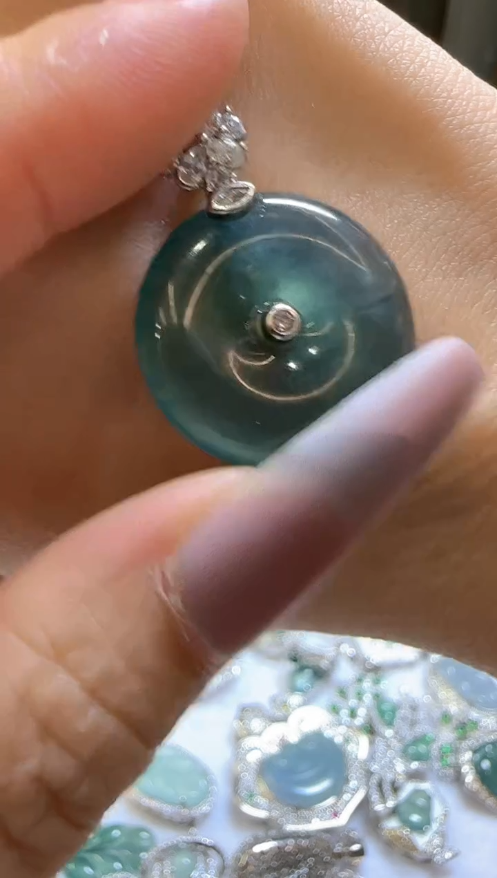 【闪购商品】翡翠吊坠(不含链)未镶嵌翡翠