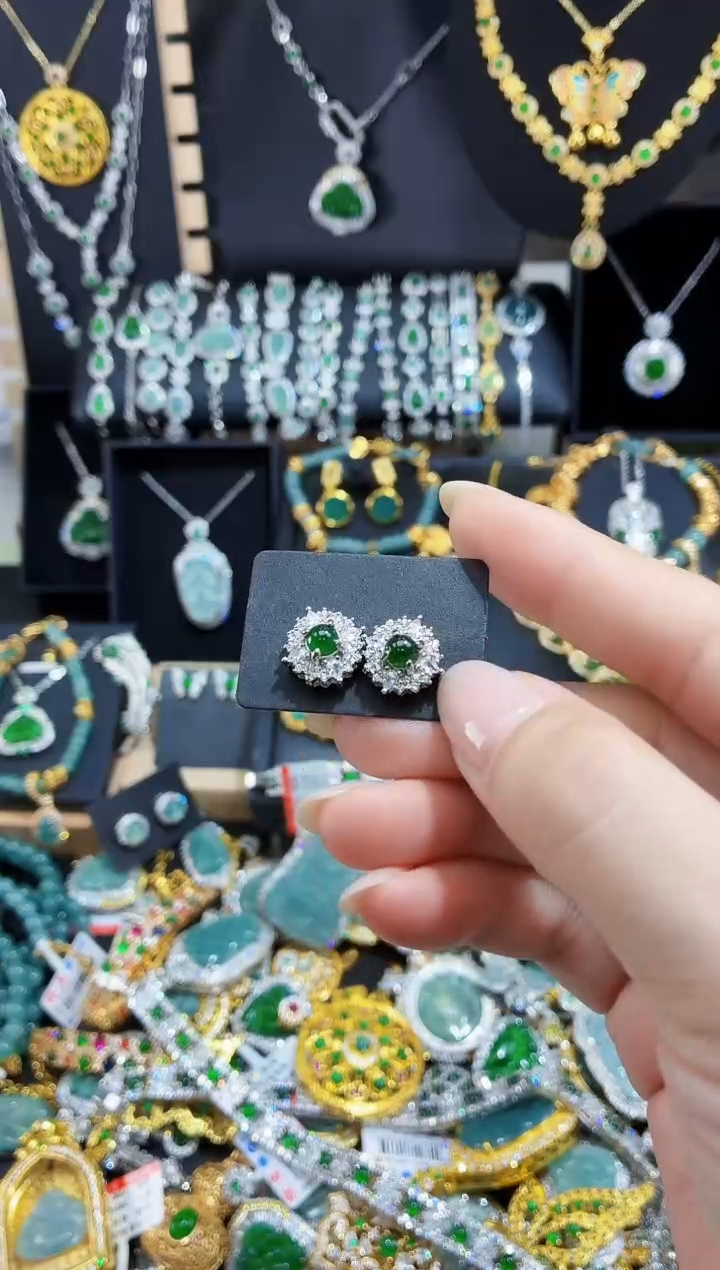 翡翠未镶嵌项链天然翡翠a货 多样性发其一