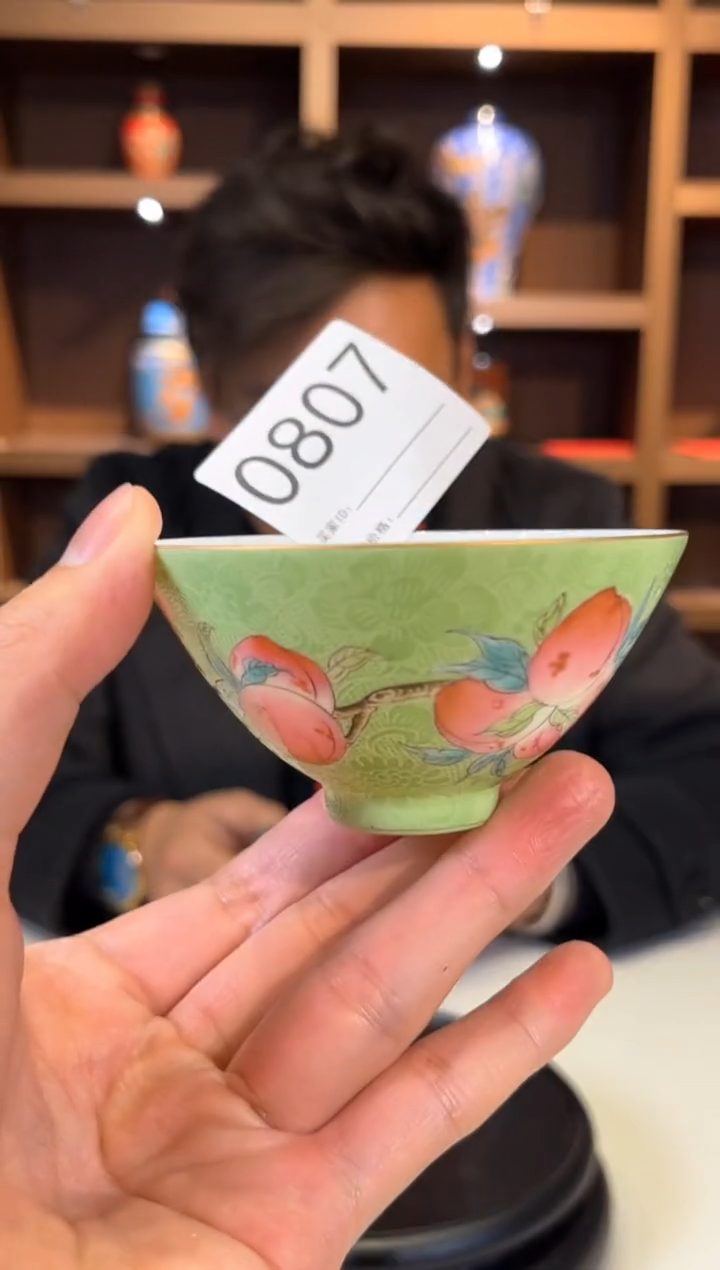 【闪购商品】摆件粉彩扒花主人杯807