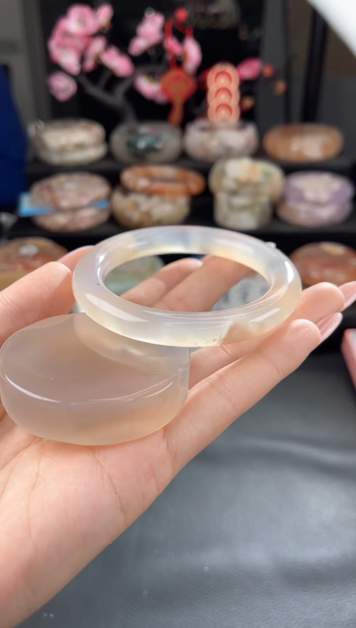 【闪购商品】石英质玉手镯未镶嵌55