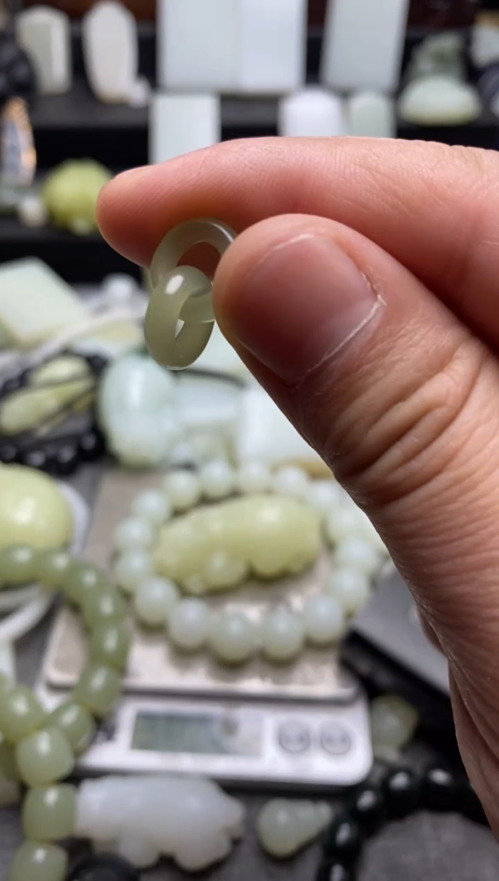 颈饰未镶嵌和田玉双环