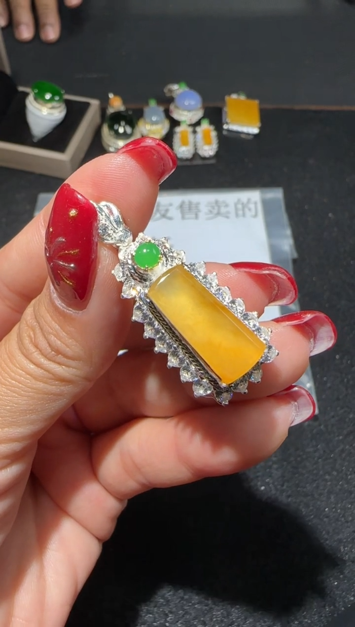 【闪购商品】翡翠吊坠(不含链)未镶嵌7961多样性发货拍一发一