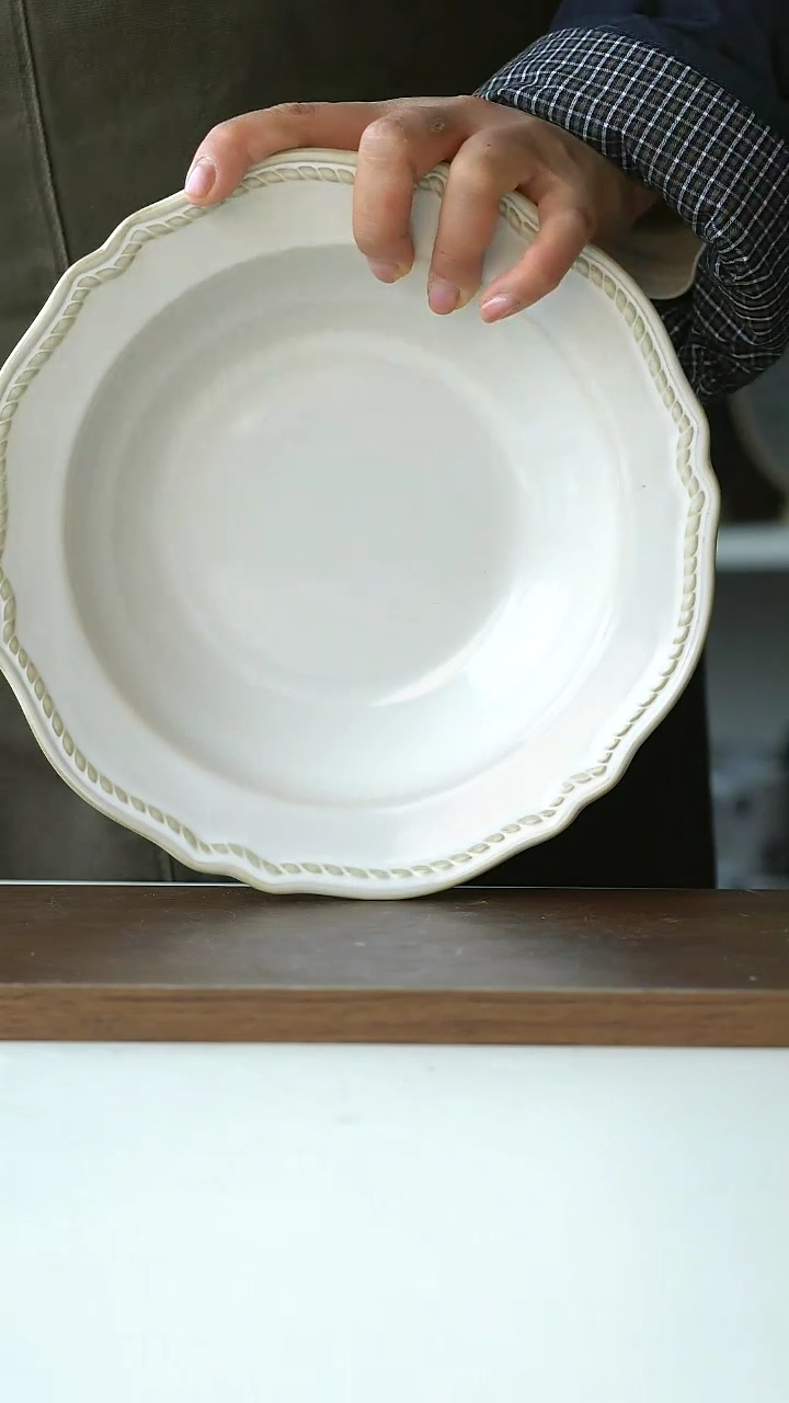 【闪购商品】陶瓷麦穗浮雕草帽盘21cm@4-2@