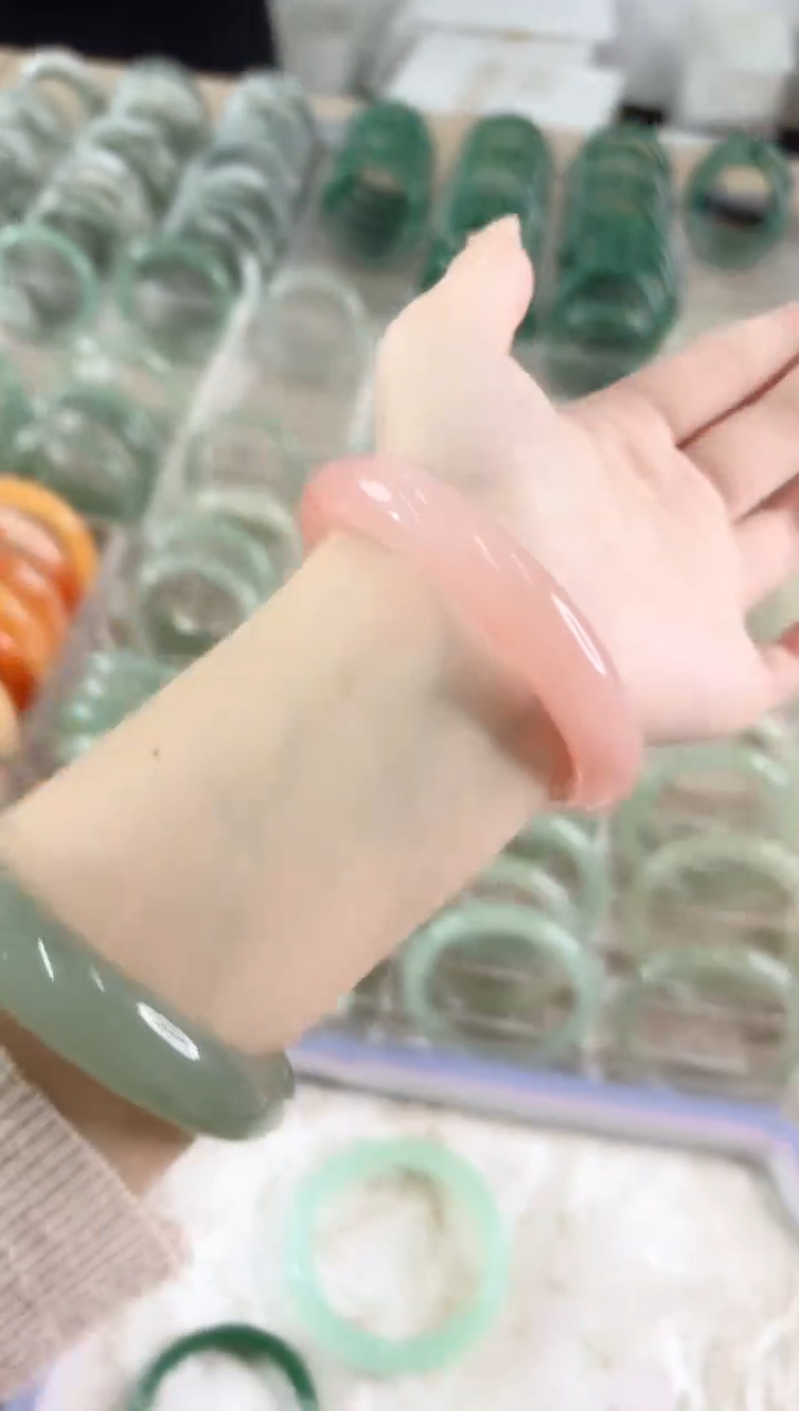 未镶嵌手镯石英质玉94-55F