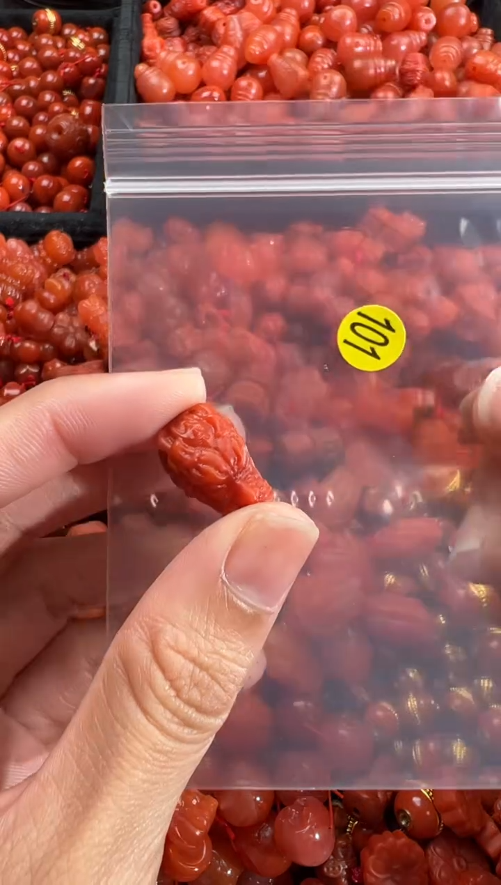 南红玛瑙未镶嵌颈饰1