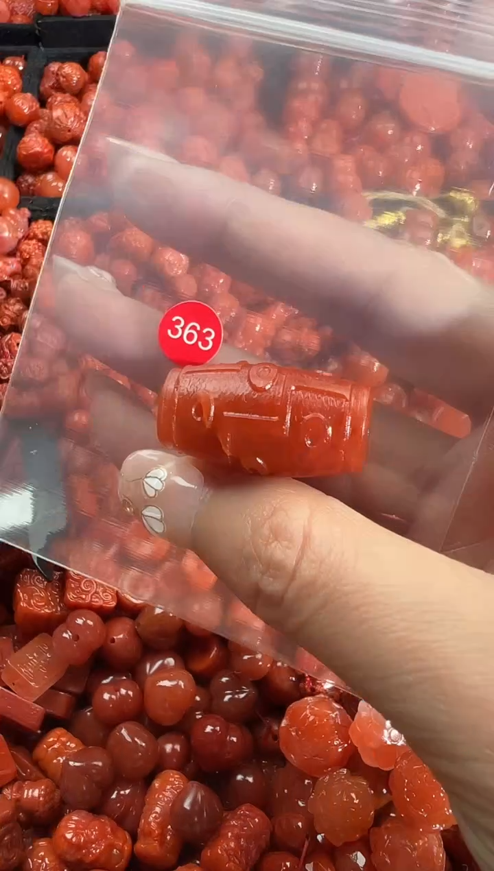 颈饰未镶嵌南红玛瑙1
