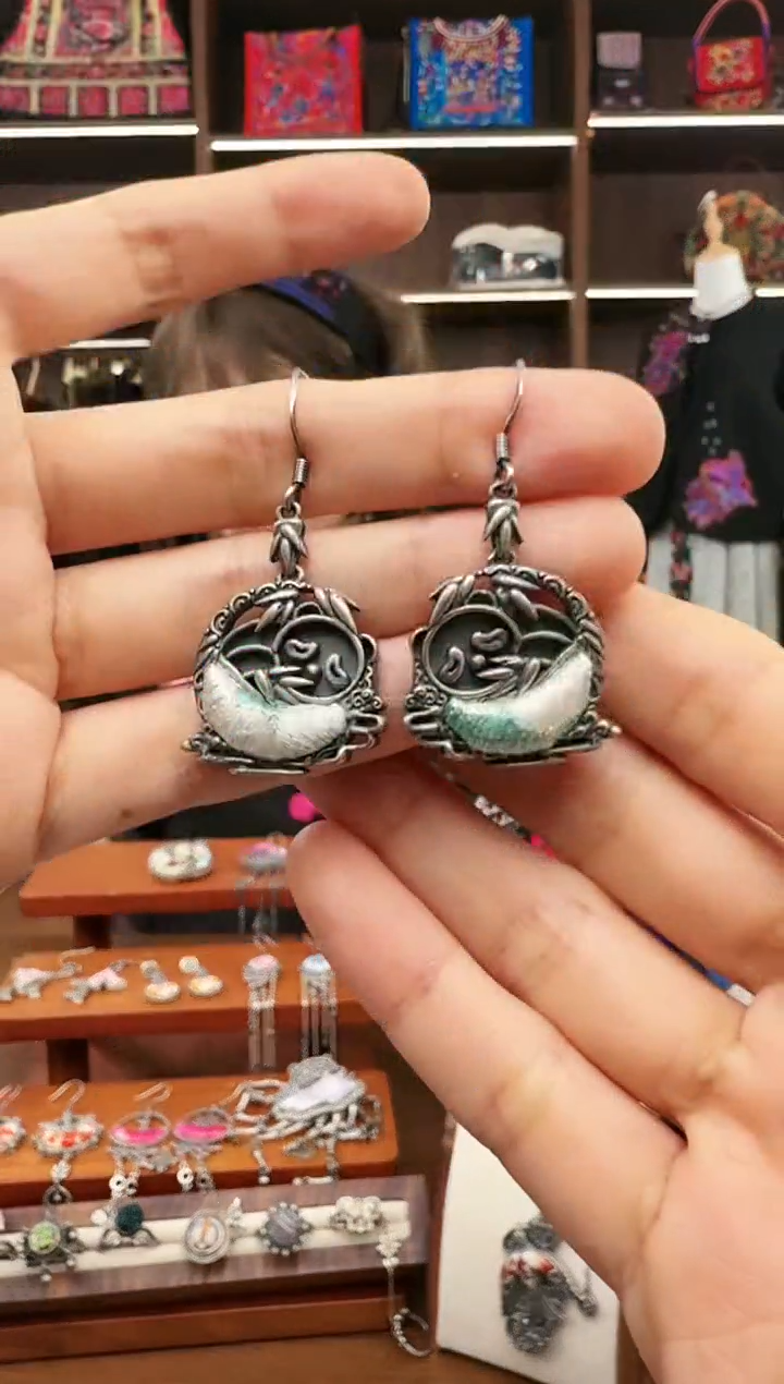 织绣80蚩梦苗族古绣