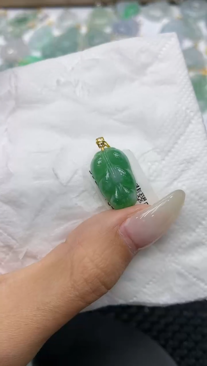 颈饰18K金镶嵌翡翠111111111111