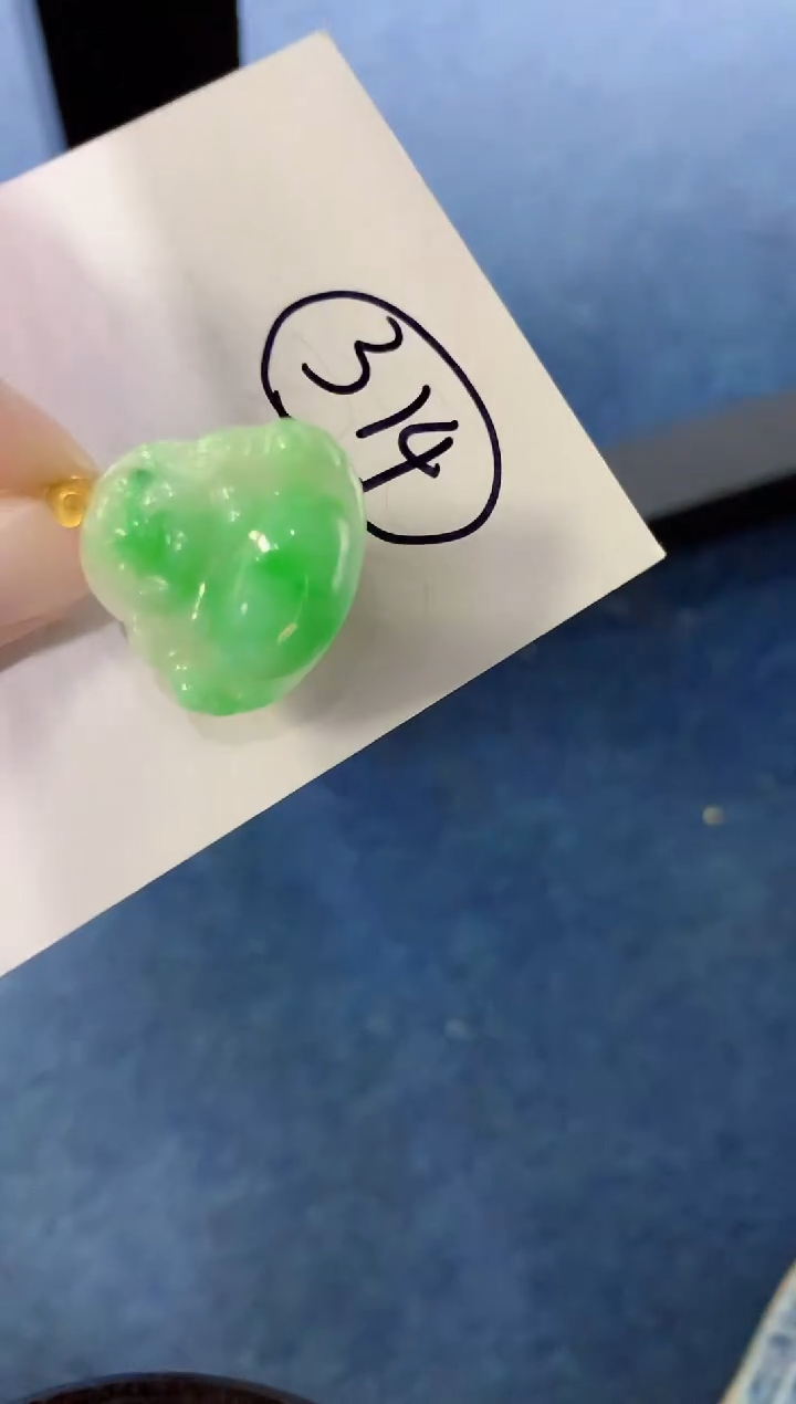 翡翠18K金镶嵌颈饰000000000