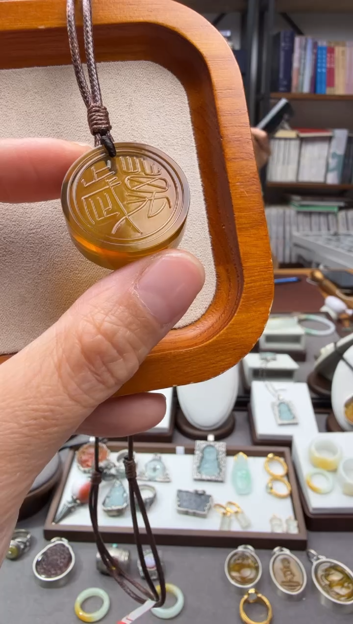 琥珀颈饰未镶嵌万岁吊坠