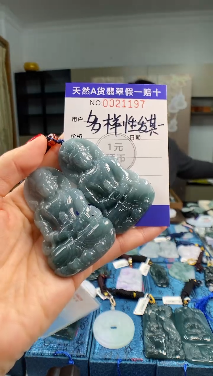 颈饰未镶嵌翡翠 多样性发其一