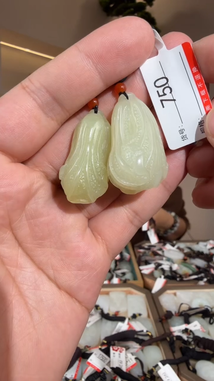 颈饰未镶嵌和田玉多样性发货发其中一件