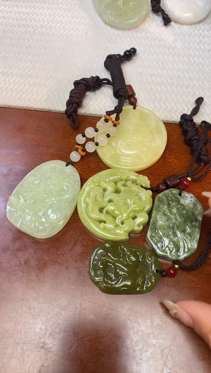 未镶嵌岫玉吊坠拍一发五