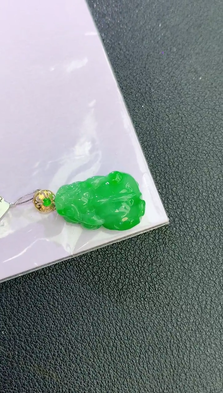 颈饰18K金镶嵌翡翠赠礼盒证书 麦麦