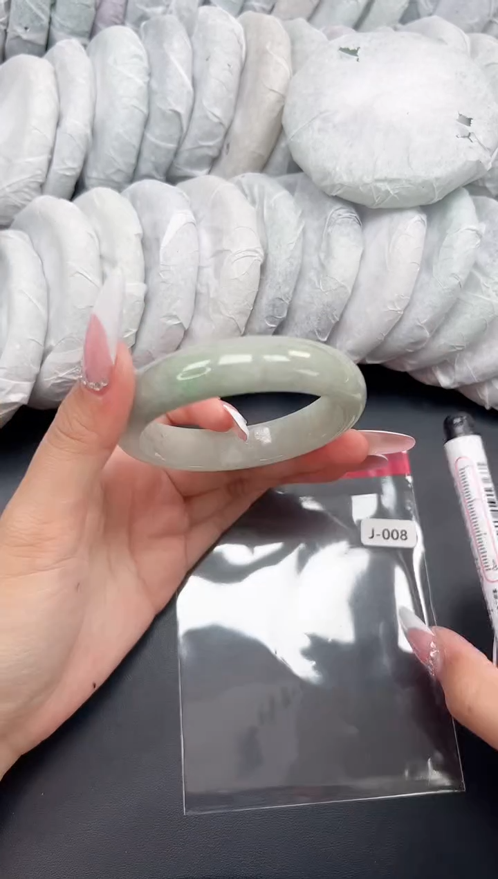 精品手镯，一物一拍J-008