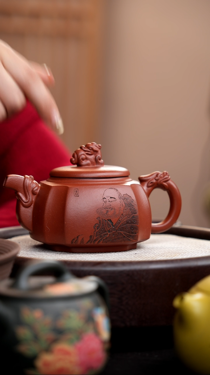 【闪购商品】紫砂茶壶红皮龙四方抽角瑞兽
